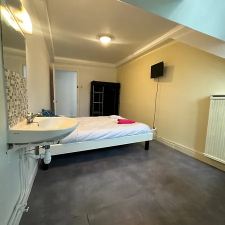 بيت ضيافة De La Gare Simple Avec Lavabo *