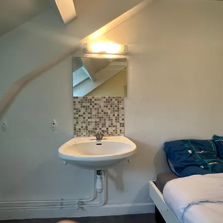 De La Gare Simple Avec Lavabo تارْب