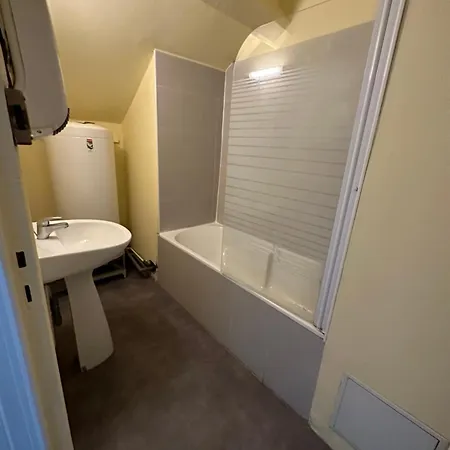 De La Gare Simple Avec Lavabo Guest house *